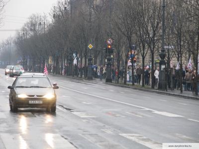 10. Vonulás a Deák térre 1